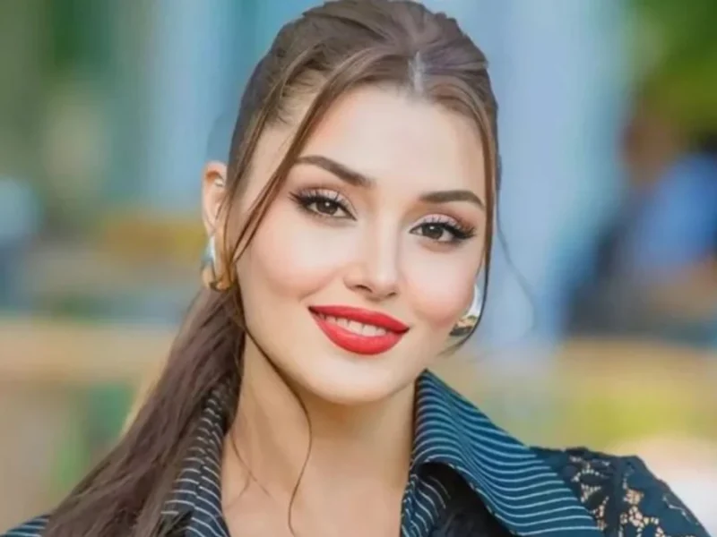 خبر روز | تیپ فوق زیبای بازیگر ترک «هانده ارچل» در عربستان تیپ فوق زیبای «هانده ارچل» در عربستان