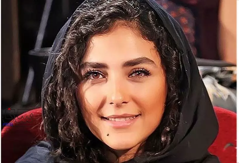 به وقت کافه گردی هدی زین العابدین با استایلی خاص