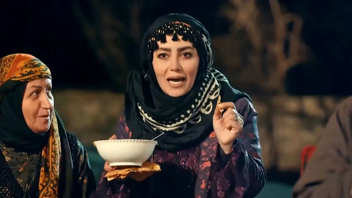 عکس «روژان» سریال نون خ در حال قدم زدن در تهران