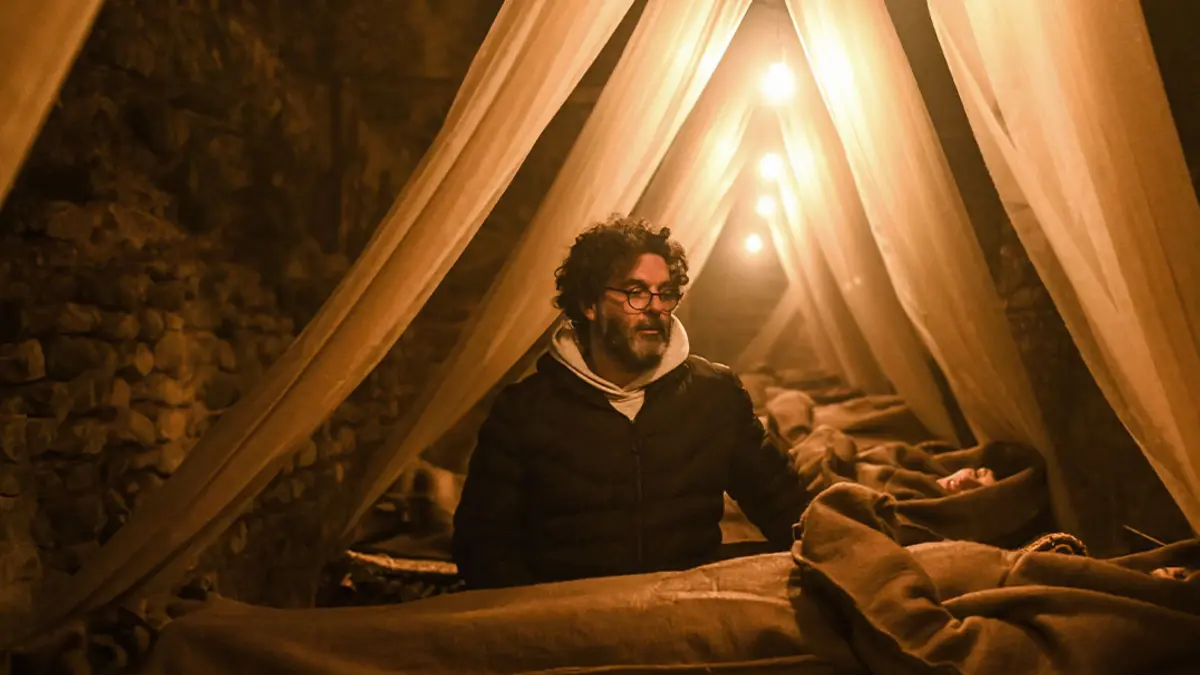 آیا دو قطبی تکراری کمدی–درام را میشکند؟ نگاهی به سریال هزار و یک شب هزار و یک شب0 1