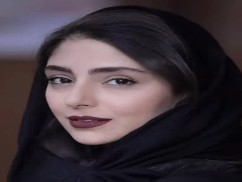 پیانو زدن جذاب هستی مهدوی با استایل شیک و خاص