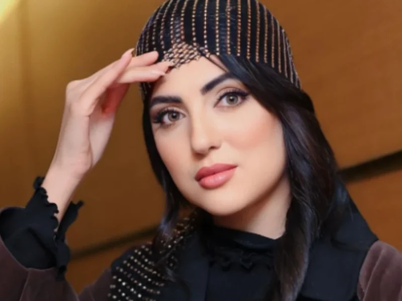 هلیا امامی با پوشش جنجالی و مینی اسکارف توری در اختتامه جشنواره 25 هلیا امامی با پوشش جنجالی و مینی اسکارف توری در اختتامه جشنواره 25