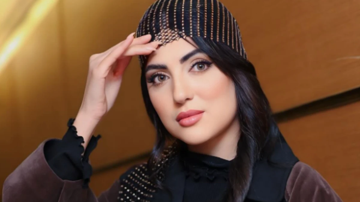 هلیا امامی با پوشش جنجالی و مینی اسکارف توری در اختتامه جشنواره 25 هلیا امامی با پوشش جنجالی و مینی اسکارف توری در اختتامه جشنواره 25