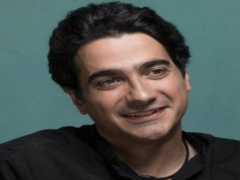 عکسی از تفریح لاکچری همایون شجریان روز برفی در شمشک