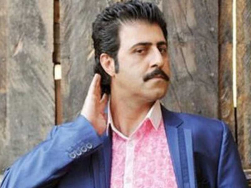 چهره و استایل جذاب «هومن حاجی عبداللهی» رحمت سریال پایتخت در جشنواره فجر