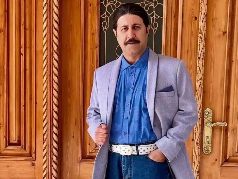 عکس پربازدید از الیکا عبدالرزاقی و هومن حاج عبداللهی در پشت‌صحنه نمایش شاه لیر