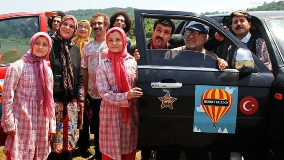 سارا و نیکا سریال پایتخت در 8 ماهگی