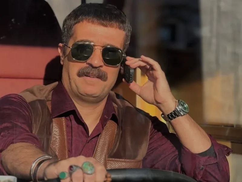 ژست عاشقانه احمد مهران‌فر ارسطوی سریال «پایتخت» در کنار همسرش