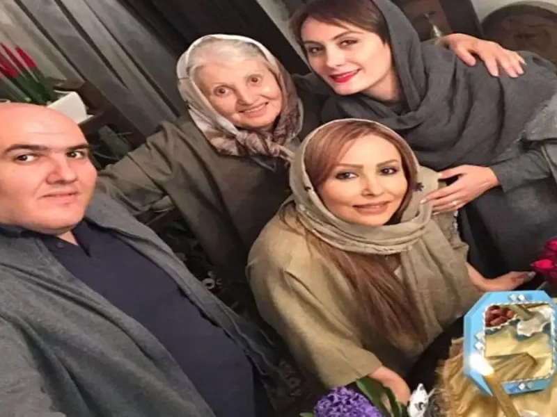 شب یلدای پرستو صالحی و مادرش+عکس