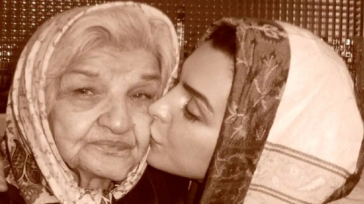 خبر روز | عکس قدیمی «پروین سلیمانی و نوه مشهورش» سوار بر اتوبوس دهه 80 پروین سلیمانی 1