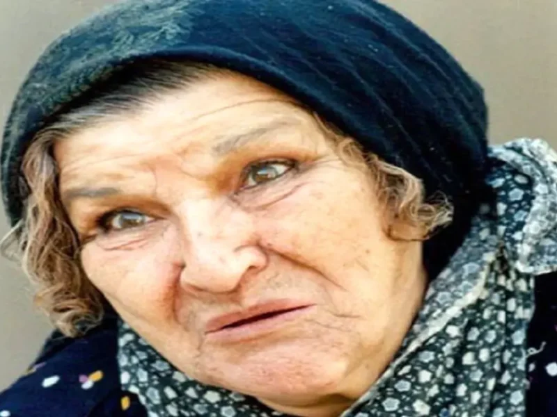 تصویر روز | عکس ماهچهره خلیلی در کنار مادربزرگاش پروین سلیمانی؛ دهه 80 عکس ماهچهره خلیلی در کنار مادربزرگاش پروین سلیمانی؛ دهه 80