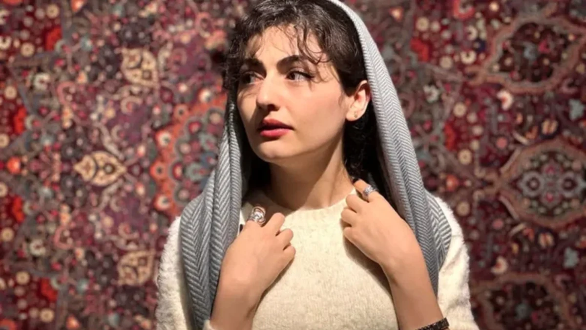 تصویر روز | چهره «انیسِ» سریال سوجان با چادرنماز در مسجد صورتی شیرازسوجان چهره «انیسِ» سریال سوجان با چادرنماز در مسجد صورتی شیرازسوجان