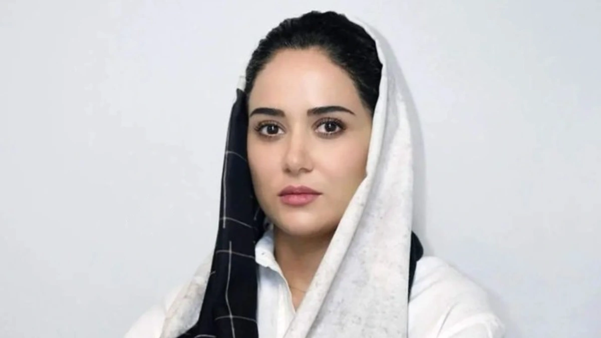 عکسی جنجالی از پریناز ایزدیار وقتی حواسش نبود، در جشنواره کن شکار شد