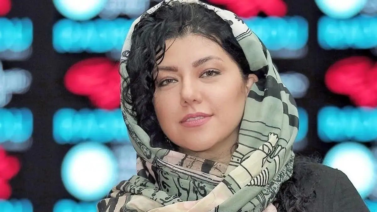 گیتی قاسمی و پریچهر قنبری کنار همکارانش