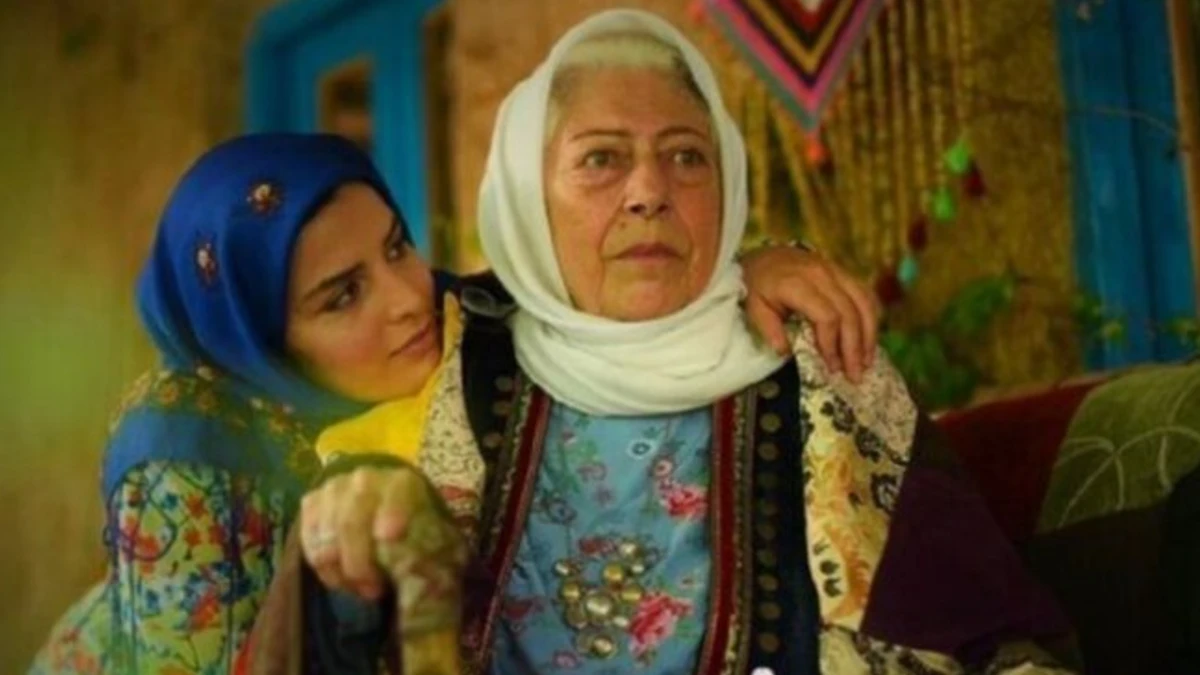 ژست بامزه قربان، طلا، سوسن و زیبا در پشت‌صحنه سریال سوجان+ عکس