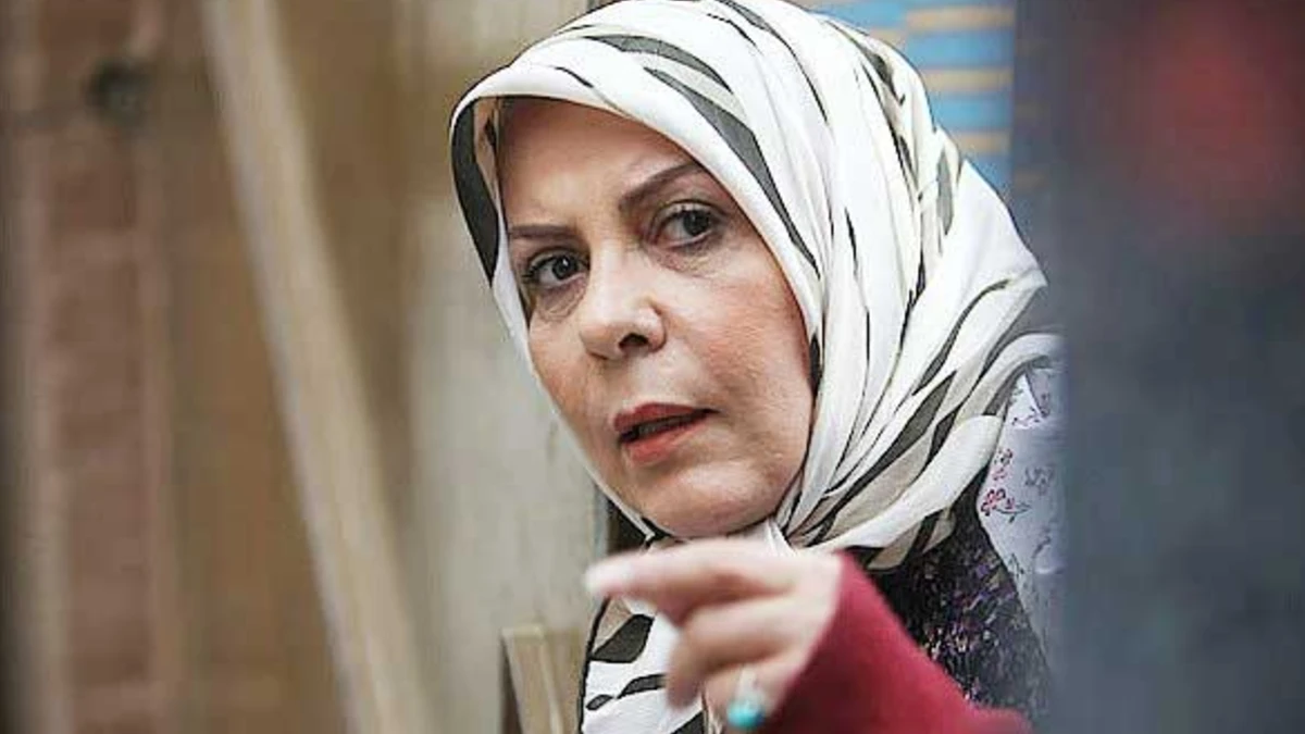 پوراندخت مهیمن بازیگر بیگانه ای با من است همراه با نوه هایش
