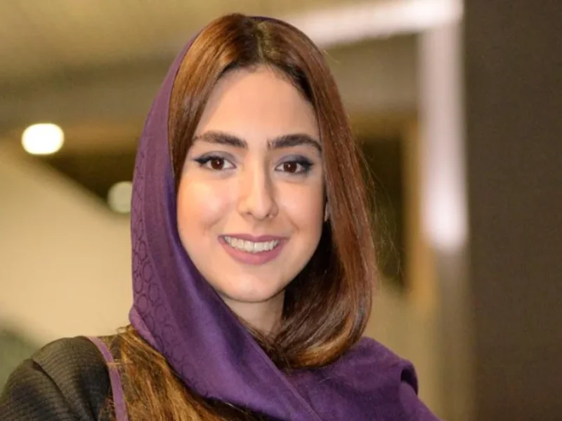 عکس وایرال شده «پوری بنایی» و نوه فردین در رستوران سنتی شمال تهران