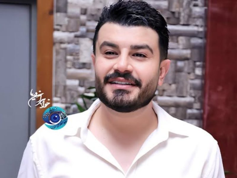 عکس جنجالی مجری تلویزیونی «پیمان طالبی» با ژست عجیب