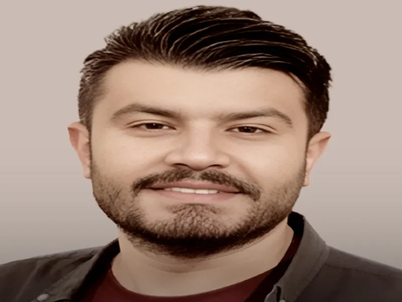 مجری تلویزیونی پیمان طالبی در کنار همسرش زیبایش