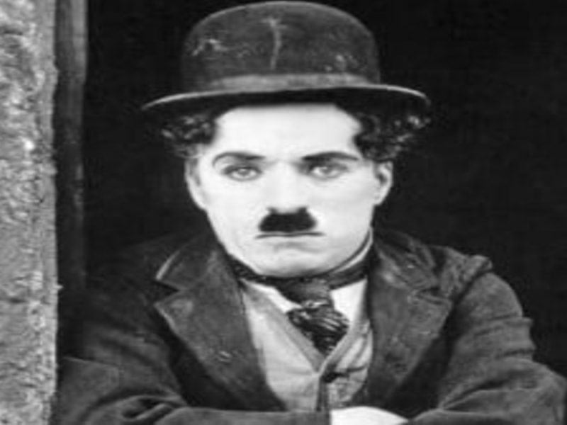 قابی از تاریخ؛ «چارلی چاپلین» در مراسم عروسی دخترش؛