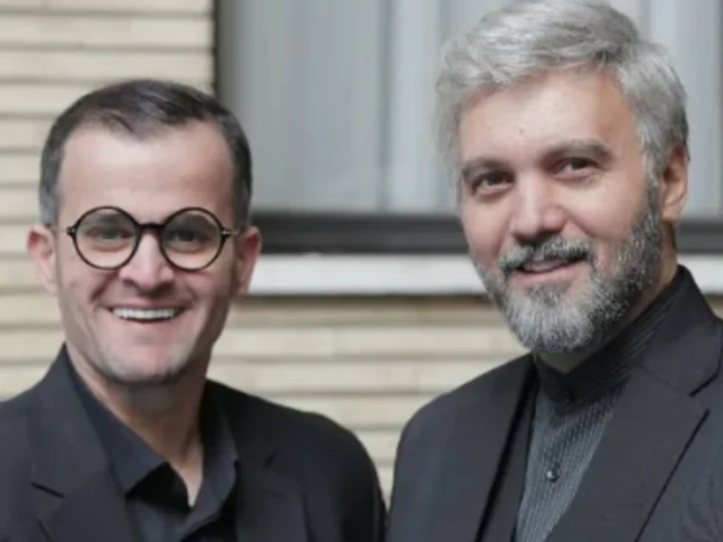 چهره جذاب و دیدنی «کامبیز دیرباز» در حال موتور سواری با استایلی خاص
