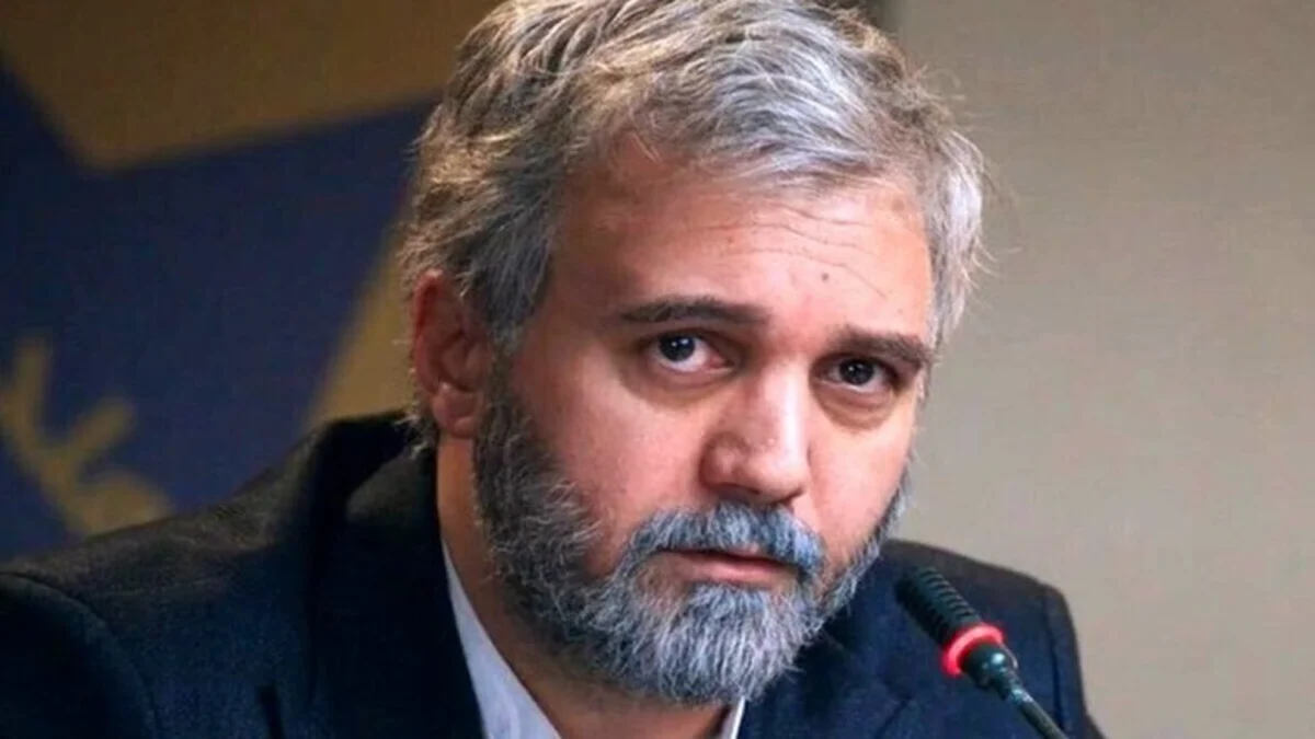 سلفی جالب کامبیز دیرباز با یکی از بازیگر خانم معروف سریال زخم کاری