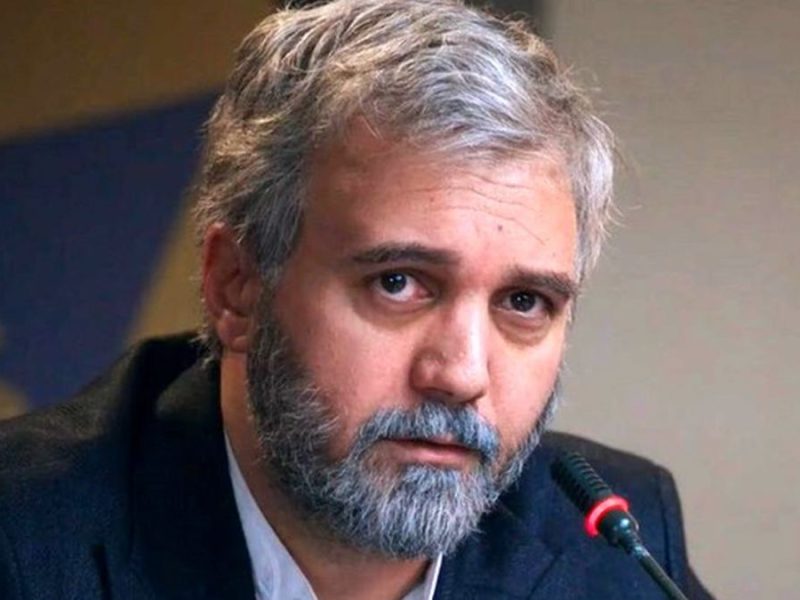 عکس جذاب و دیدنی کامبیز دیرباز در کنار همسر و فرزندش دهه 90