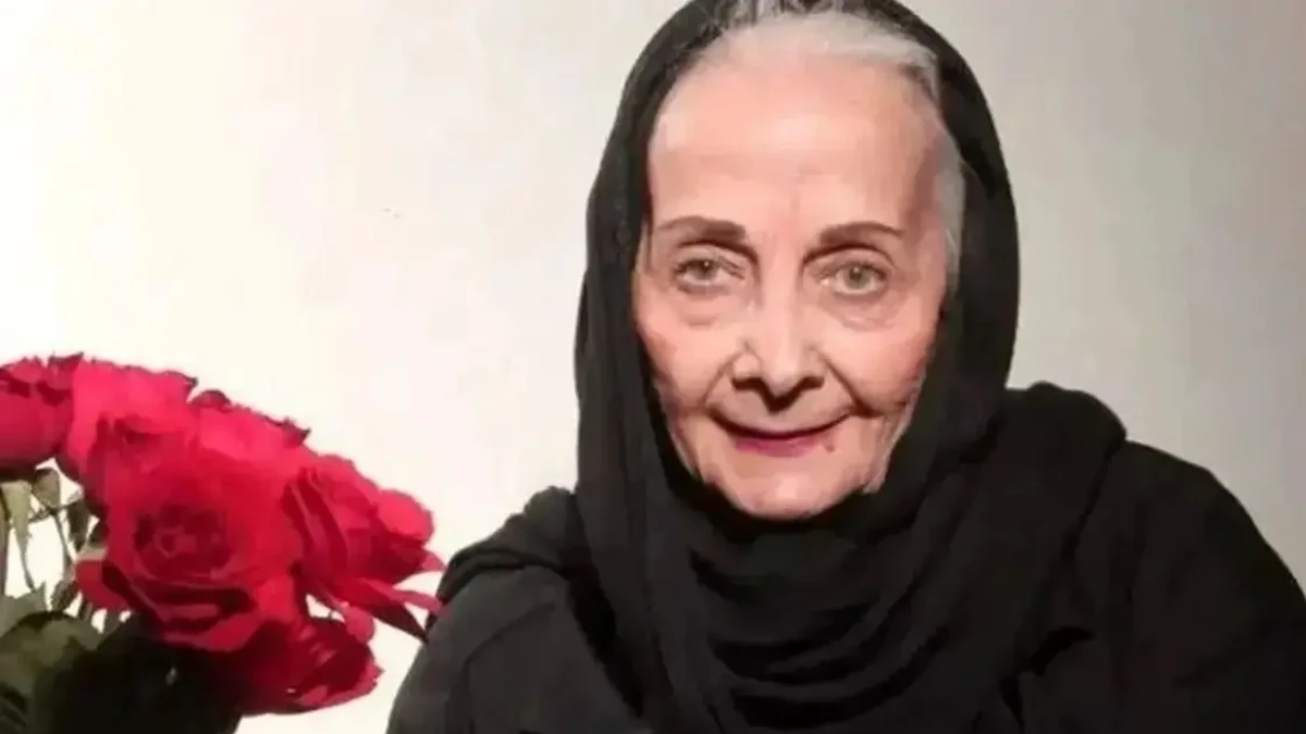 عکس «کتایون امیرابراهیمی» با گلدان روی سر و در جوانی