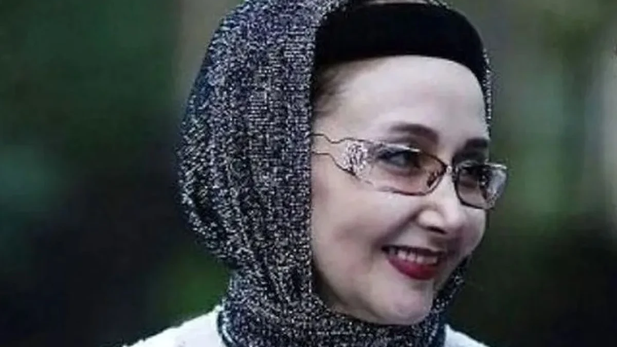 «کتایون ریاحی» در آغوش «حمیده خیرآبادی» در پشت‌صحنه «پدرسالار»