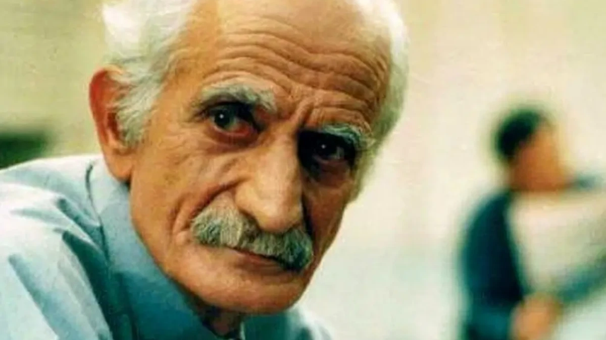 «کیومرث ملک مطیعی» در 41 سالگی در کنار رضا بیک ایمانوردی؛ سال 56