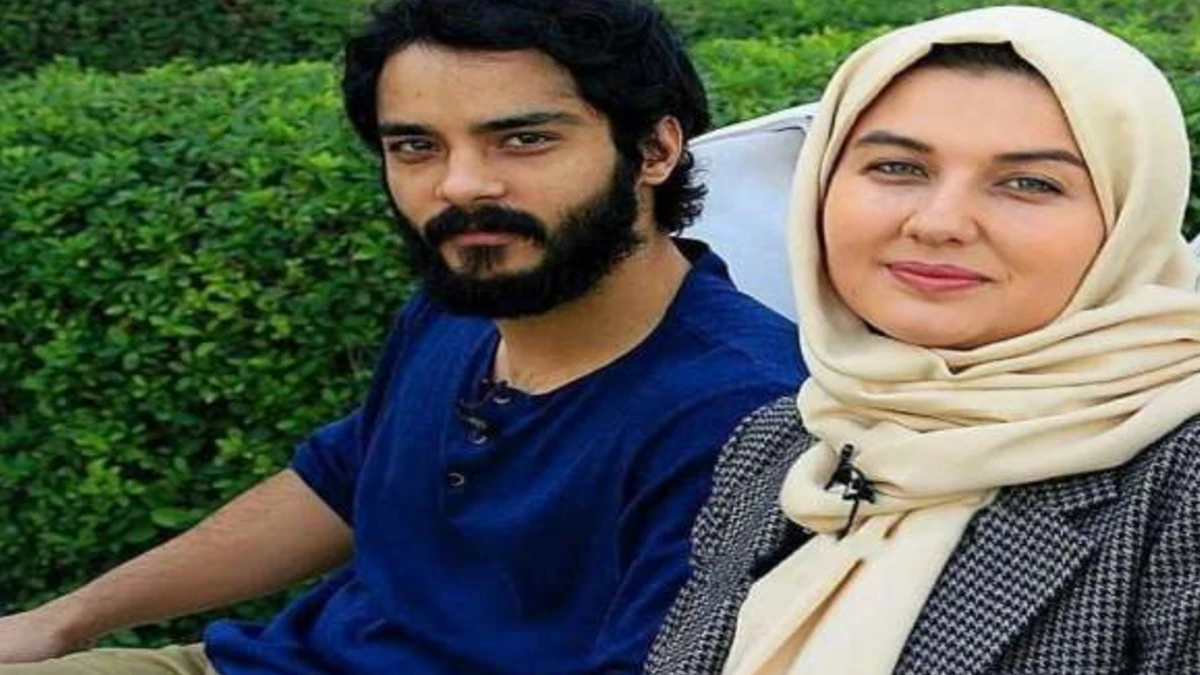 گلوریا هاردی با تیپ ساده در پشت صحنه تئاتر جدید نازنین بیاتی