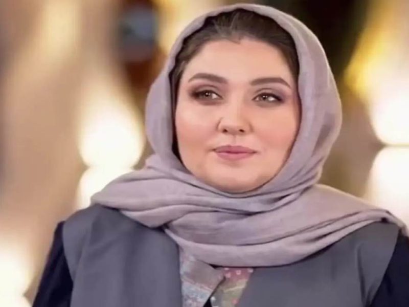 گلوریا هاردی همراه همسرش و فرزندانش در شهر تاریخی
