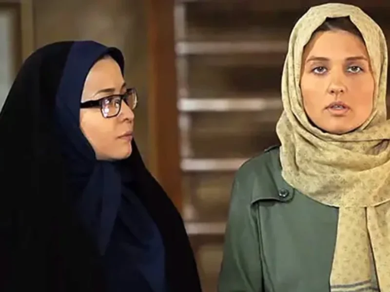 چهره خوشحال و حال خوش گلوریا هاردی در فرانسه را مشاهده می فرمایید. ساعد سهیلی شوهر گلوریا هاردی که بازیگر نقش آزاده در سریال کیمیا است . متولد 30 بهمن 1366 است. سهیلی فرزند سعید سهیلی کارگردان سینما است و بازیگری را با نقش کوتاهی در فیلم شب برهنه (1380) به کارگردانی پدرش آغاز کرد. او برای بازی در چند متر مکعب عشق (1392) تندیس زرین جشن خانهٔ سینما را دریافت کرده و برای رخ دیوانه (1393) و مجموعه فیلم‌های گشت ارشاد سه بار نامزد سیمرغ بلورین جشنوارهٔ فیلم فجر شده است. تصویری از گلوریا هاردی بازیگر سریال کیمیا در کشور خودش فرانسه را ملاحظه می کنید. منبع: رکنا
