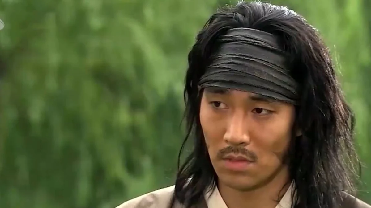 ظاهر متفاوت پارک سانگ ووک، بازیگر نقش گی‌یو در سریال امپراتور بادها در 43 سالگی